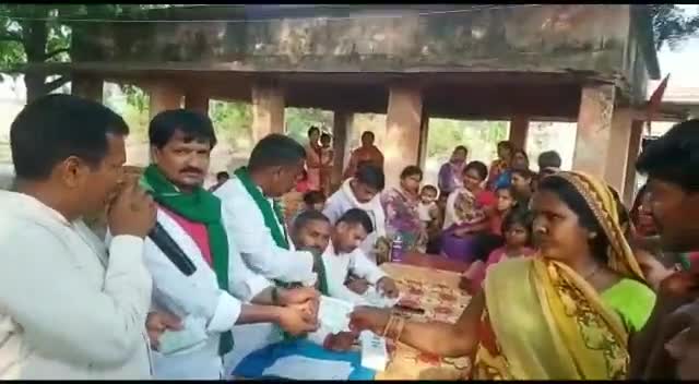 मखदुमपुर: विधायक की पहल पर भारी संख्या में महिलाओं ने ली राजद की सदस्यता

#Adilsiddiqui #news #public #vidhayak #makhdumpur