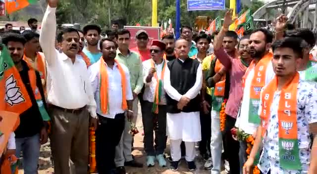 #जन_जन_के_जयराम
माननीय मुख्यमंत्री श्री #JairamThakur  जी ने आज कोटला में लगभग 70 करोड़ रुपये के उदघाटन और शिलान्यास किए। और जनता की मांगों को भी पूरा किया। जिनमे प्रमुख कोटला में PHC को CHC में अपग्रेड किया जाएगा और कोटला क्षेत्र में नए पटव