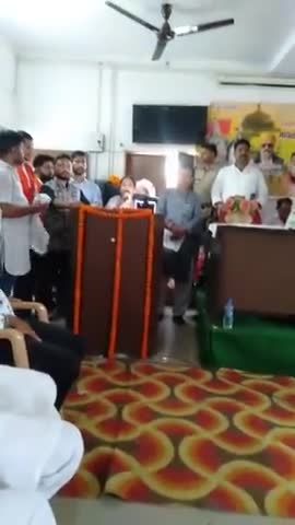 मोहनिया: #महाराणा_प्रताप के जयंती पर करणी सेना द्वारा मनाया गया जिसमें पूर्व विधायक रिंकी रानी पांडे जी ने नौजवानों को उनके वीरता