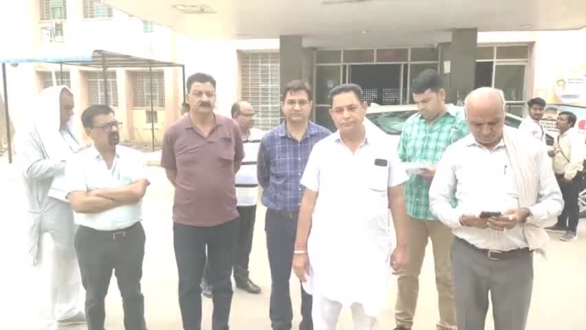 हनुमानगढ़: #टाउन के भेरू सिंह पंवर नगर के वार्डवासियों ने शराब ठेक का किया विरोध डियम को सौंपा ज्ञापन