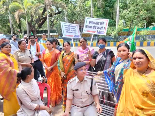 हमको कैसे रोक पाओगे, चाहे कितना भी अत्याचार कर लो ।
हम तो सड़को पर धरना देंगे, चाहो तो भूपेश हमें गिरफ़्तार कर लो।।
#जेल_भरो_आंदोलन