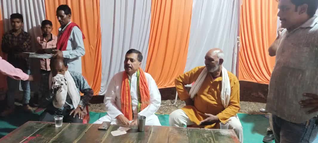 #मऊगंज_विधानसभा 

मऊगंज वार्ड 10 में केमला साकेत जी की सुपुत्री के विवाह समारोह में सम्मिलित होकर वर वधू को सुखी एवं सफल वैवाहिक जीवन की शुभकामनाएं दी ।