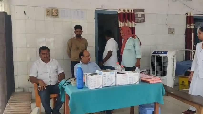 #पकरीबरावां सामुदायिक स्वास्थ्य केंद्र का जायजा लेने पहुँचे प्रभारी