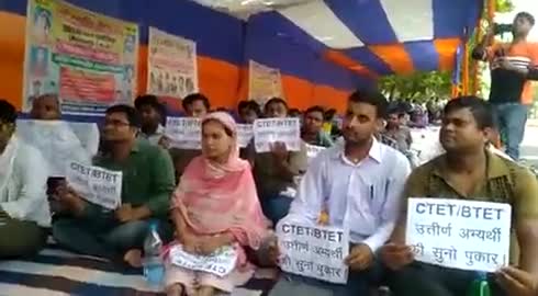 पटना ग्रामीण: #पटना में 12 दिनों से #धरना पर बैठे हैं #शिक्षक #अभ्यर्थी
#नीतीश #सरकार #नींद से जागो

#बिहार