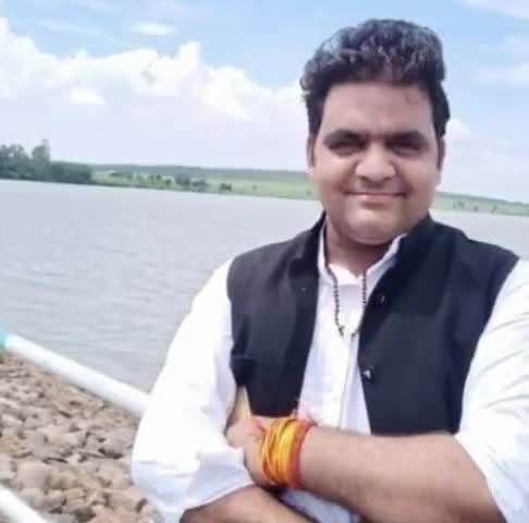 वीर अहीर निर्माण सेना के प्रदेश अध्यक्ष श्री राजकुमार यादव ने कहा पद तो किस्मत और चापलूसी से भी मिल जाते हैं लेकिन कद मेहनत से बनता है 
#गुलामी नहीं संघर्ष करेंगे और  ओबीसी समाज एवं यादव समाज की आजादी तक लड़ाई लड़ेंगे