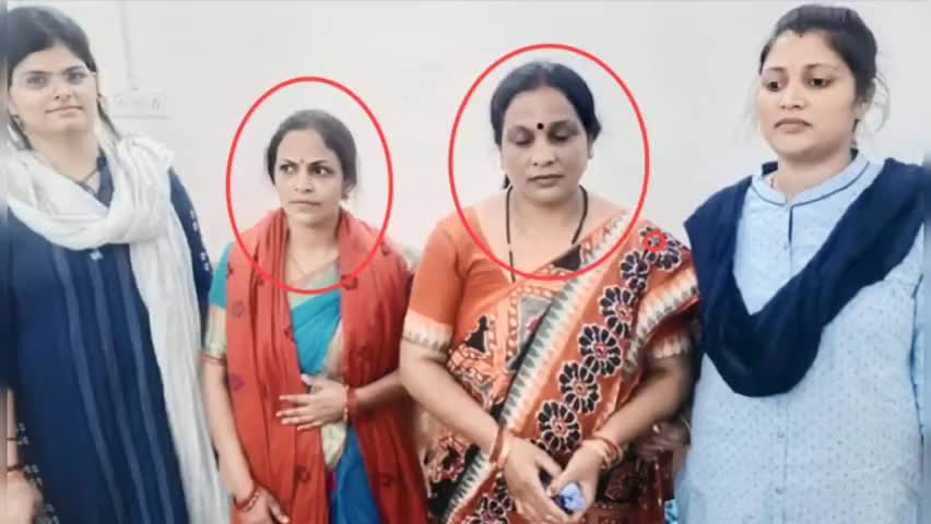 रीवा लोकायुक्त ने रिश्वतखोर  2 महिला अधिकारी,फिर गृह निर्माण समिति के प्रबंधक और डायरेक्टर को दबोचा
#rewa #rewanews #bjp