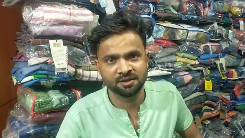 बिधूना: लगातार बढ़ रहे सिलिंडर के दाम पर शख्स ने कहा - सरकार गरीब वर्ग को ध्यान में रखकर कीमत कम करे #सिलिंडर