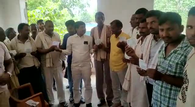 कोईलवर: bhojpur ke barhara block ke
semra me Rjd ke sadsyata
abhiyan chalaya gaya jisme saikro
logo ne sadsyata liya Rjd#yuth #