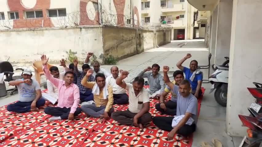 खेकड़ा: #NBCC #खेकड़ा एनबीसीसी खेकड़ा में दूसरे दिन भी जारी है कर्मचारियों का धरना वजह है कई महीने से वेतन का भुगतान नहीं होना