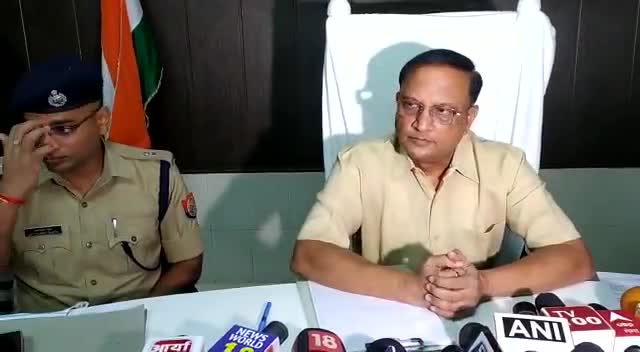 #dig_ssp_agra द्वारा #थाना_डौकी क्षेत्र में दो पक्षों में हुई लड़ाई की घटना म की जा रही कार्यवाही के संबंध में दी बाइट.