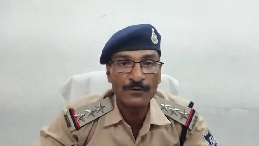 जौरा : तेज आंधी-बारिश में दीवार गिरने से मासूम बच्ची की मोक पर हुई मौत, मौके पर पहुँचे #थाना_प्रभारी
