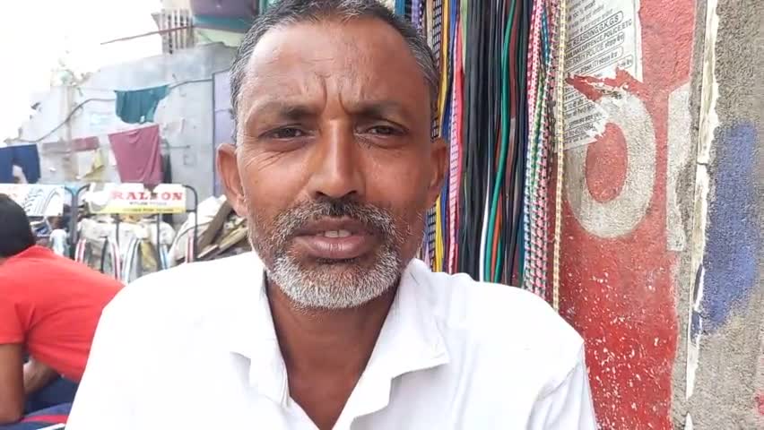 45 दिनों तक बदलाव नहीं होने के बाद पेट्रोल व डीज़ल के दामों में की गई कटौती पर पूर्व वार्ड सदस्य अनिल सिंह की प्रतिक्रिया
#पेट्रोल_डीजल