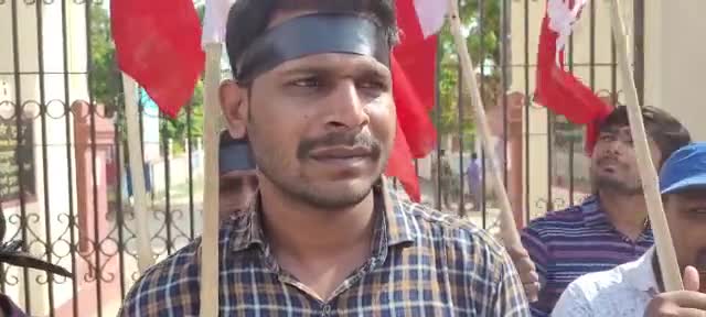 बेगूसराय: बेगूसराय(बखरी) में पत्रकार सुभाष कुमार की हत्या के विरोध में छात्र संगठन एआईएसएफ का प्रदर्शन।
#protests