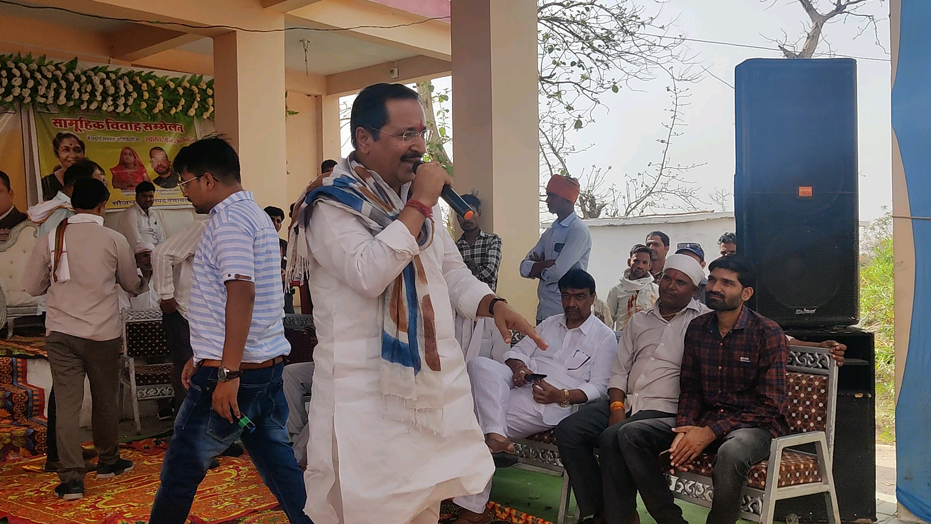 शाहगढ़: #शाहगढ़ में चंडी माता मंदिर में मुख्यमंत्री सामूहिक विवाह सम्मेलन समारोह में सम्मिलित होकर वर-वधु को आशीर्वाद दिया