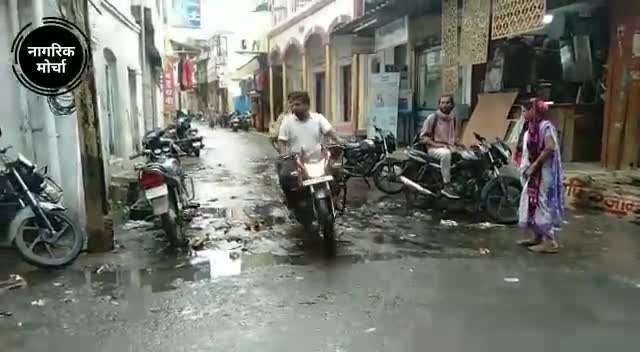 5 मिनट की बारिश के बाद सिवनी शहर के मुख्य मार्गो की स्थिति देखिए,ऐसा ही हाल पूरे शहर का है।
#सिवनी #नागरिक_मोर्चा