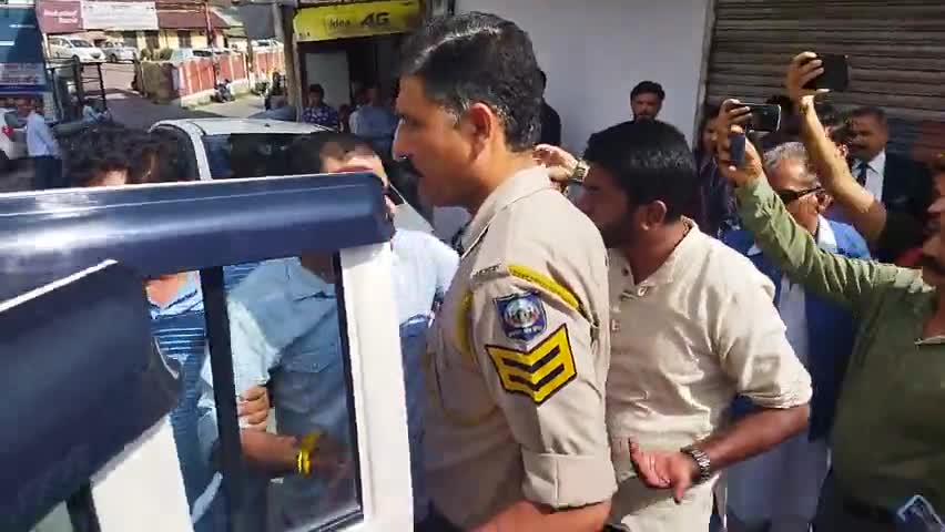 धर्मशाला: #big breaking पंकज कुमार पंकू को पुलिस ने किया गिरफ्तार
#जयराम सरकार और डीजीपी का फूंका पुतला