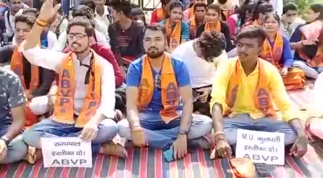 मगध विश्वविद्यालय, बोधगया में व्याप्त शैक्षणिक अराजकता व भ्रष्टाचार के विरुद्ध अभाविप जहानाबाद इकाई के द्वारा आज एस. एन.सिन्हा कॉलेज जहानाबाद में धरना प्रदर्शन किया गया। 

#ABVPForEducation