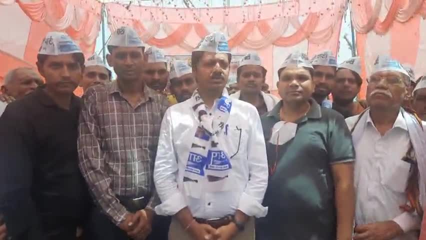 #कैलारस के सभी वार्डों में लड़ेगी आप -#कर्नल _उमेश _वर्मा 
वार्ड 12 में संभावित प्रत्याशी द्वारा किया कार्यक्रम आयोजन