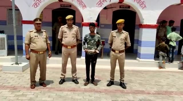 फतेेहपुर: #देशी तमंचे के साथ बदमाश गिरफ्तार