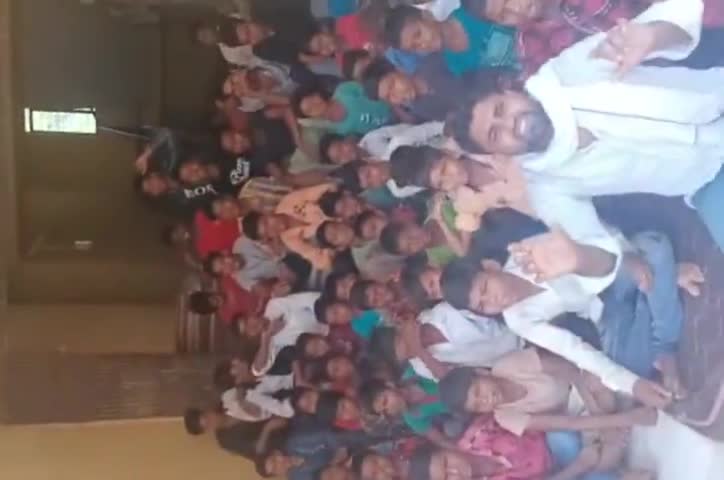 छात्रों की बुनियादी मांग को लेकर अंबेडकर आवासीय विद्यालय के बच्चों के साथ भूख हड़ताल में शामिल हुऐ #भीम दास