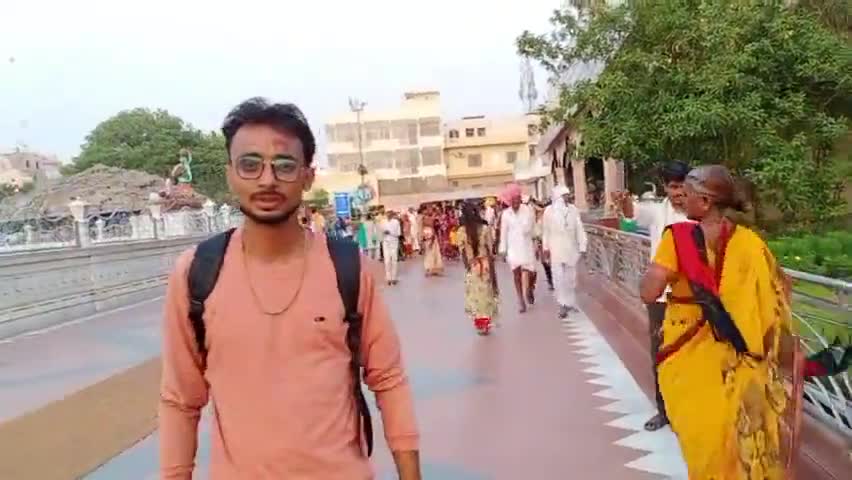 वृंदावन धाम में प्रेम मंदिर के अंदर श्री कृष्ण और राधा रानी का झूला झूलते हुए दिखाया #फिल्म अभिनेता #प्रशांत यादव