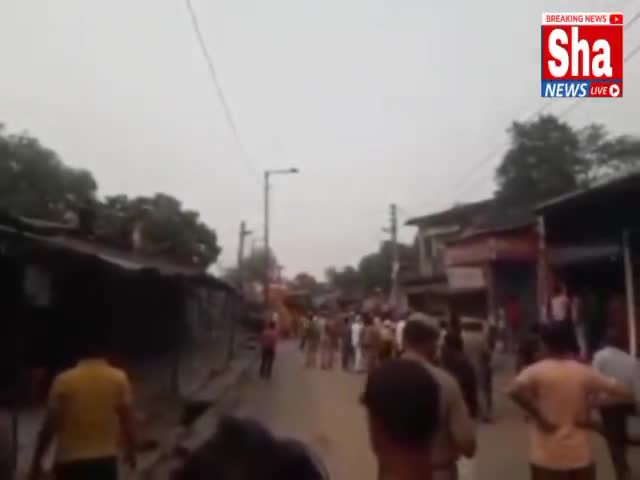 भटनी बाजार में चला अतिक्रमण पर बुलडोजर
#shanewslive 
#Deoria