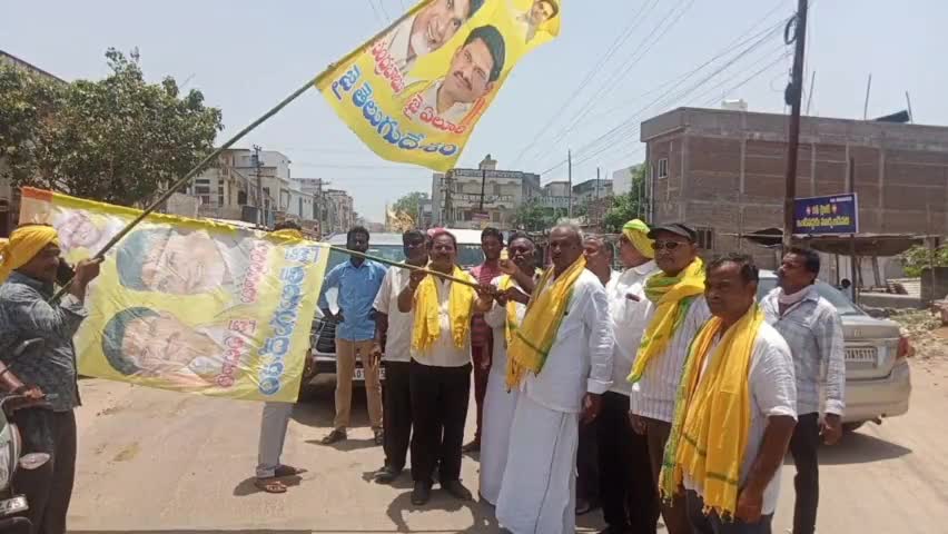 పర్చూరు: ఎండను సైతం లెక్కచేయకుండా పర్చూరు నియోజకవర్గం నుండి ఒంగోలు మహానాడుకు ఉత్సాహంగా వెళ్తున్న TDP శ్రేణులు