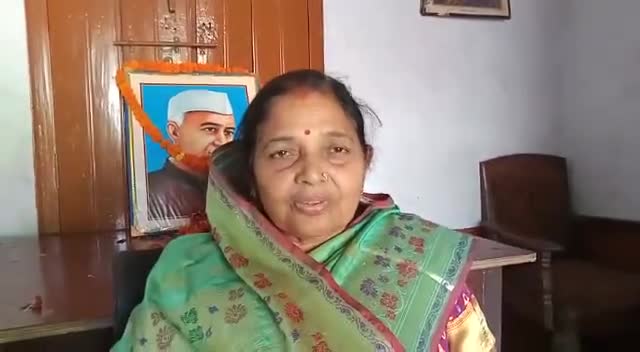 बलिया: कांग्रेस MLA ज़मीर खान के वायरल वीडियो पर कांग्रेस नेत्री उषा बोलीं - उनके इस कृत्य से लोगों को सीख लेनी चाहिए #जातिवाद
