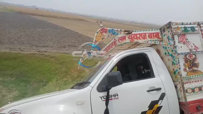 अभी एक पी-कप पलटने से बच गई।
ड्राइवर और खेलासी दोनो सुरक्षित हैं।
#खगड़िया #sefe_driver ﻿#publictalknews