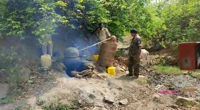 #गया:भूपनगर महुआ कोला थाना आमश गयाजंगल मे ड्रोन से पतालगाकर जलती हुई #दारु #भठ्ठी को ध्वस्त किया
mmec youtube
