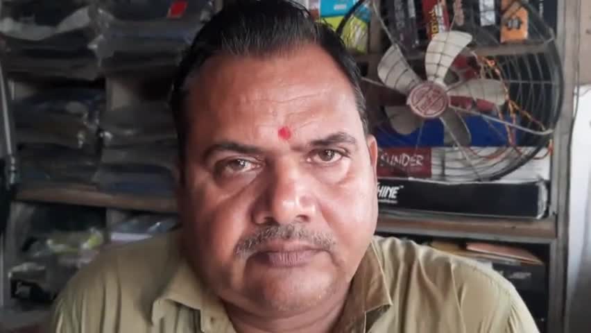 औरैया: धार्मिक कथावाचक द्वारा शख्स को अछूत कहने का वीडियो हुआ वायरल, पत्रकार बोले-कथावाचक का अर्थ समाज सुधारक #छुआछूत
