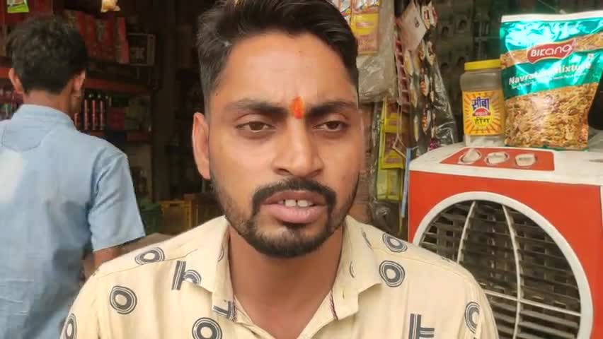 औरैया: पेट्रोल-डीजल के दामों में की गई कटौती पर सभासद राहुल गुप्ता ने कहा - अभी और राहत मिलने की उम्मीद है #पेट्रोल_डीज़ल