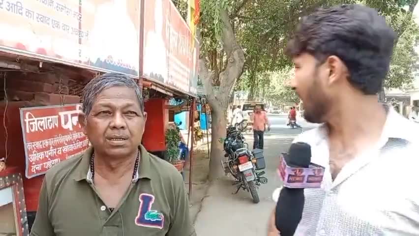 #उत्तर #प्रदेश #गोरखपुर
#खजनी का मशहूर #जिला टॉप बर्फी का स्वाद अब गोरखपुर शहर के #मुंशीप्रेमचंद पार्क के पास भी मिलेगा@