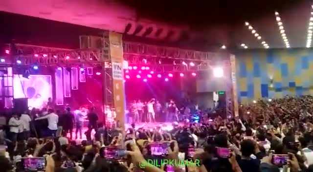 के.के के नाम से मशहूर गायक कृष्णकुमार कुन्नाथ का कोलकाता में प्रदर्शन के बाद निधन हो गया।
ॐ शांति #KK