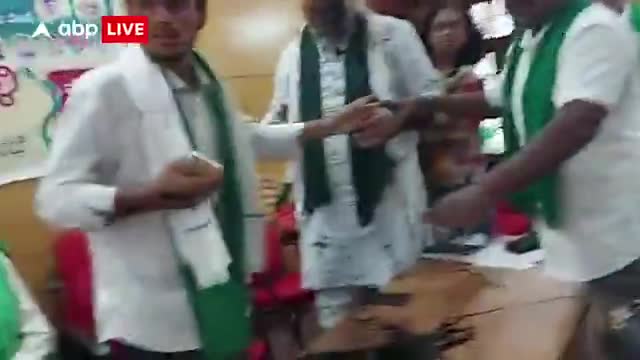 karnatak ke bengaloro mai rakesh teket per kali shahi pek di gai #राकेश_टिकैत