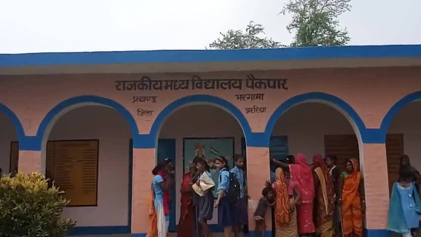 मध्य विधालय पैकपार मे टीचर के दुआरा छात्रा की cherkhani पब्लिक गुस्से में####राकेश_टिकैत