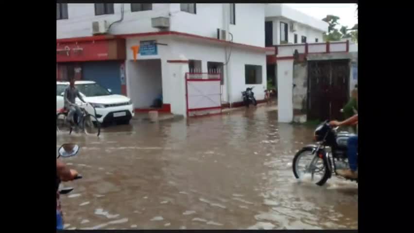 मधेपुरा: 45 मिनट की बारिश में पूरा शहर पानी पानी हो गया हारा चौक तालाब में तब्दील हो गया। #mausam #madhepuranews