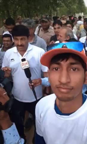 भोजपुरी सुपरस्टार व भाजपा के सांसद श्री Manoj Tiwari जी से #दिल्ली में भेंट #किया।
