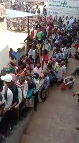 #घाघरा बैंक ऑफ इंडिया का रोज रोज ये हाल देख के यहां का कर्मचारियों को कुछ नजर भी नही आता h आम पब्लिक को परेशानी करने में