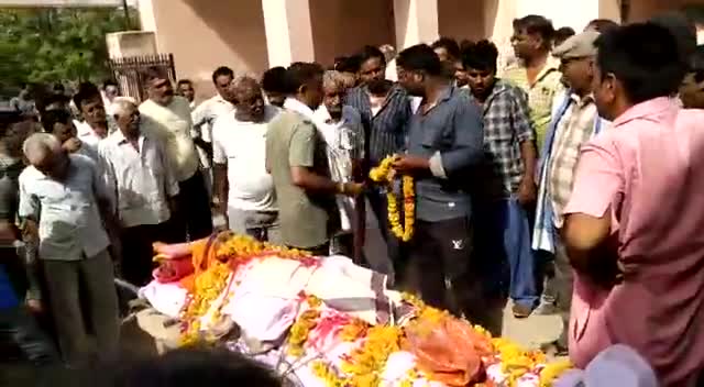 मेड़ता: #आर्य वीर दल के कर्मठ साहसी मिलनसार कार्यकर्ता मिट्ठू सिंह को मरणोपरांत कार्यकर्ताओं ने तलवार से गारद सलामी दी।