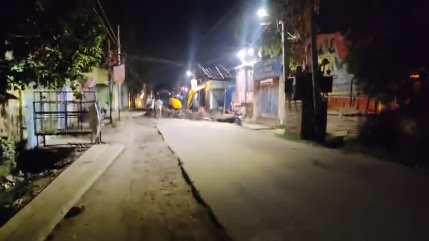 जगदीशपुर: भागलपुर स्मार्ट सिटी मे सुबह के 4 बजे रोड मे काम चलते हुए आपको live दिखा रहे हैं। #भागलपुर #सिटी #न्यूज़