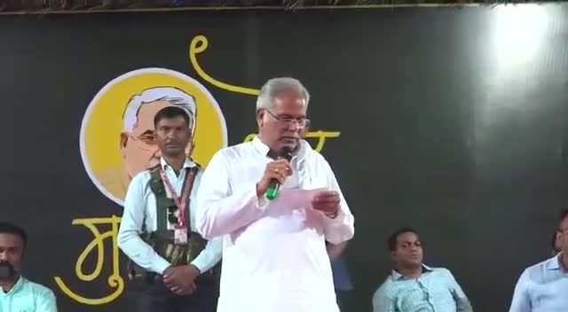कांकेर: भेंट मुलाकात : मुख्यमंत्री भूपेश बघेल ने ग्राम भानबेड़ा में की कई घोषणाएं,जनसपंर्क विभाग ने दी जानकारी
#cmbhupeshbaghel