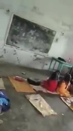 बिहार में बच्चों के भविष्य को अंधकार में डालकर चैन से सोती शिक्षिका!

#bihareducation