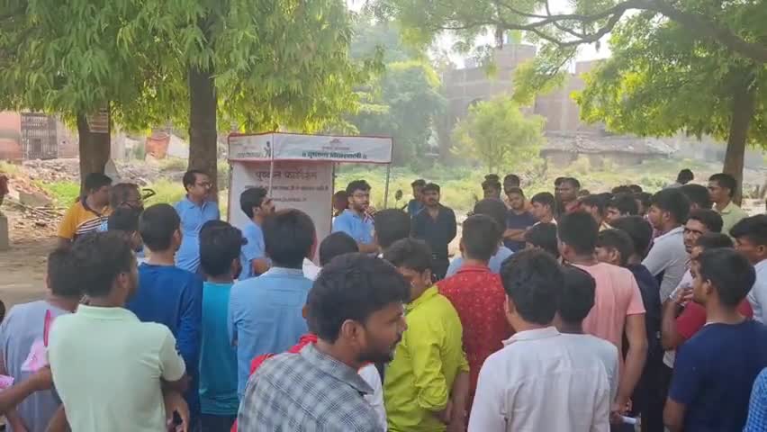 सासाराम: पुष्कल फाउंडेशन के मयंक कुमार चर्चा करते हुए- स्वच्छता भक्ति, पढ़ाई और कमाई से बढ़ कर है..कैसे ?
#teampushkal #sasaram