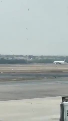 देवघर: कल जांच के दौरान कोलकाता से उड़ान भरकर देवघर एयरपोर्ट पर की गयी! सफलतापूर्वक लैंडिंग!   #आदित्य अनुज...