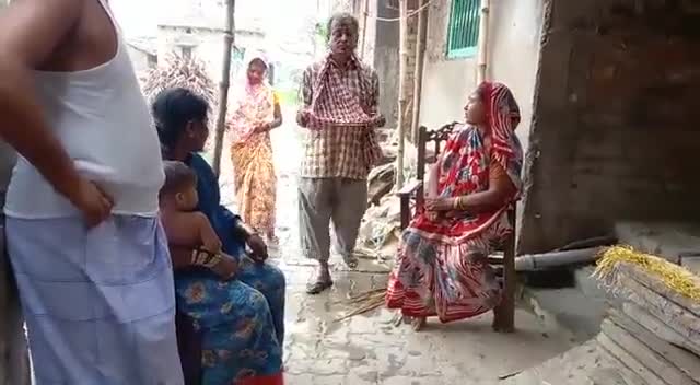 #ज़िंदा से तो #रिश्वत लेना आम था... अब #मुर्दा के लिए भी रिश्वत मांगी जाने लगी ? समस्तीपुर, #बिहार में जवान बेटे का पोस्टमॉर्टम करवाने के लिए अस्पताल ने ₹50,000 रिश्वत मांगी तो ये गरीब परिवार #झोली #फैलाए सड़कों पर घूमने को मजबूर हो गया।