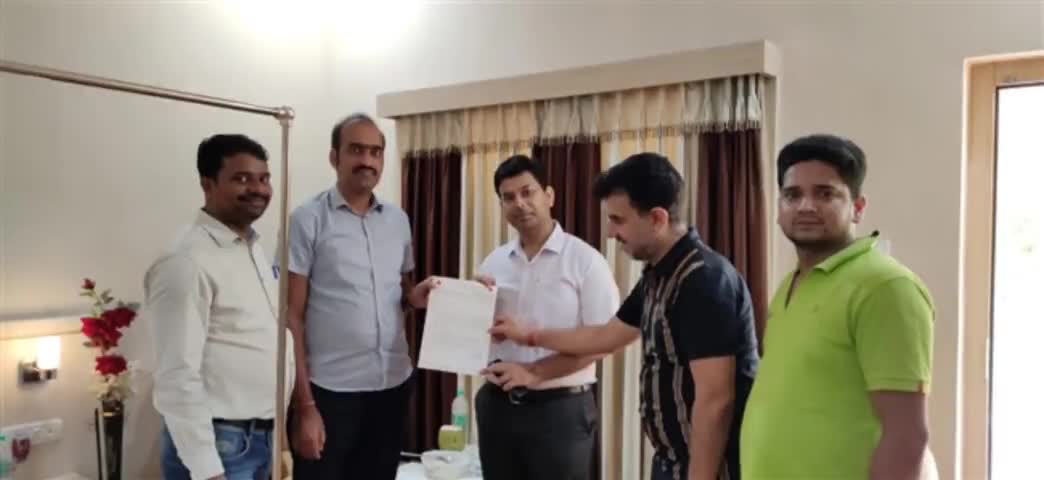 देवघर: देवघर में लगे ब्लड कांपोनेंट सेपरेटर मशीन, स्वास्थ्य सचिव को सौंपा ज्ञापन#अपराध #मूसेवाला