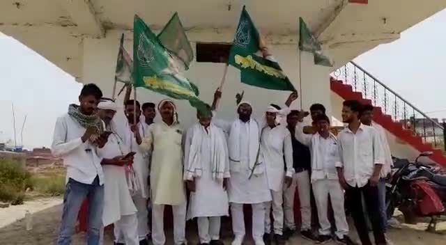 गरीबों के मसीहा,#श्री_लालू_प्रसाद_यादव जी की 75 वें जन्मदिन मनाया गया#रोहतास_कैमूर बॉर्डर पर#श्री_शेषनाथ_सिंह के द्वारा