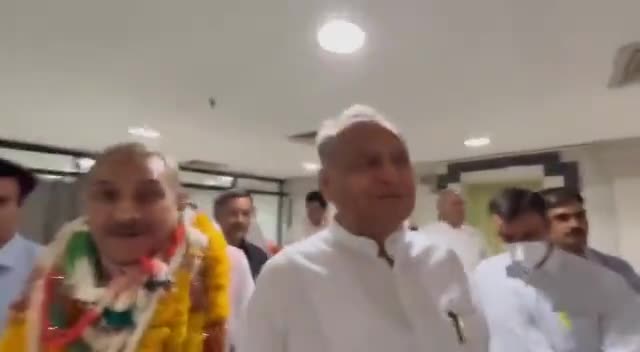 जादूगर का जादू चल गया...
#AshokGehlotPrideOfRajasthan #RajyaSabhaElections #AshokGehlot #rajasthan