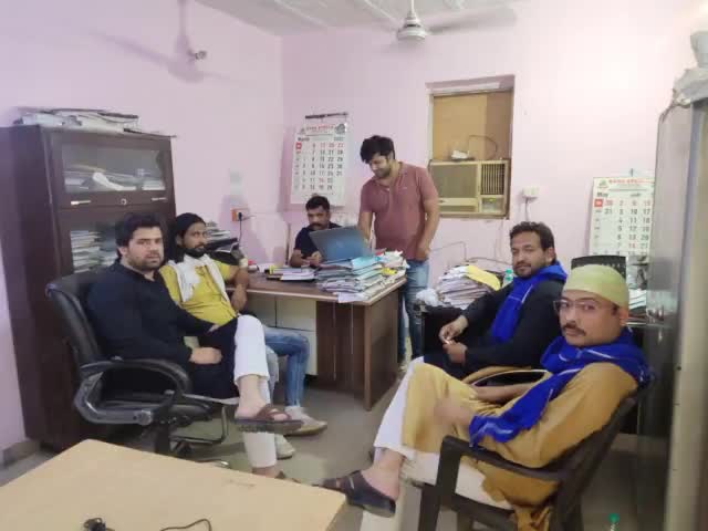 साहीन बाघ पुलिस ने मुझे और बाबर भाई को अभी arrast किया गया है कुछ समय पहले अधीकृमण  हटाने को लेकर बूलडोजर का मामला सामने आया था वहां कोई अधीकृमण नही था जिसका विरोध भीम आर्मी केे लोग करते है   #BhimArmyChief #अमानतुल्लाहखान  Himanshu Valmiki